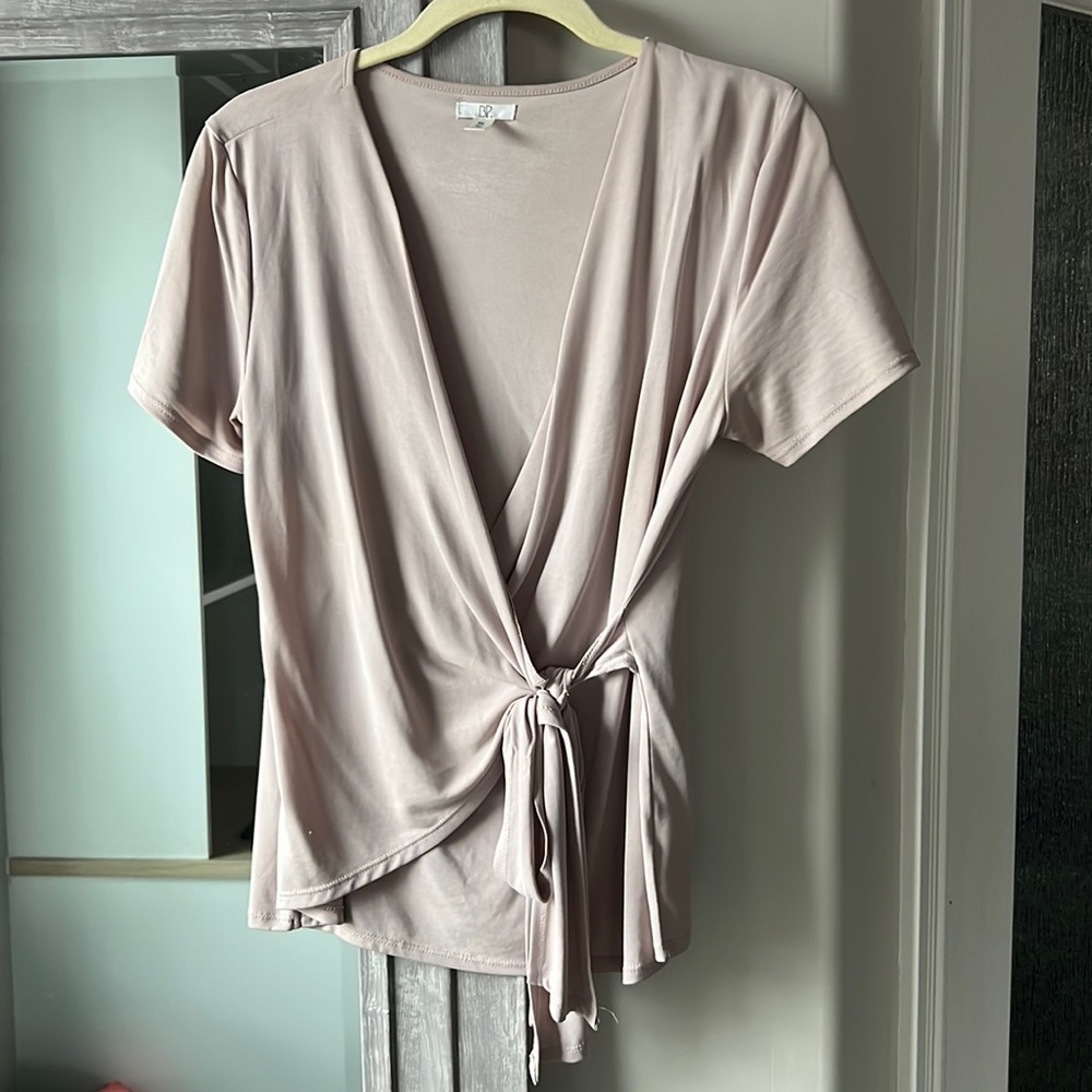 B.P xxs plunge neck short sleeve tie shirt
